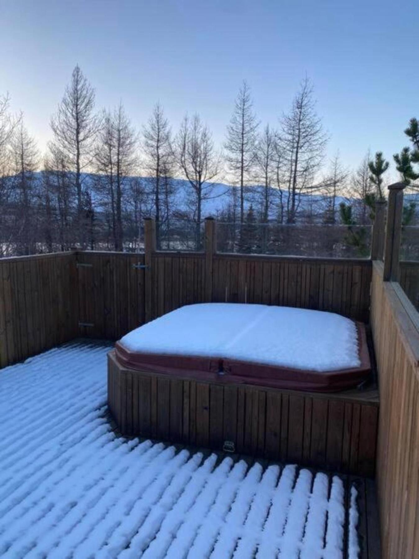 Cozy 2 Bedroom Cottage With Hot Tub アークレイリ エクステリア 写真