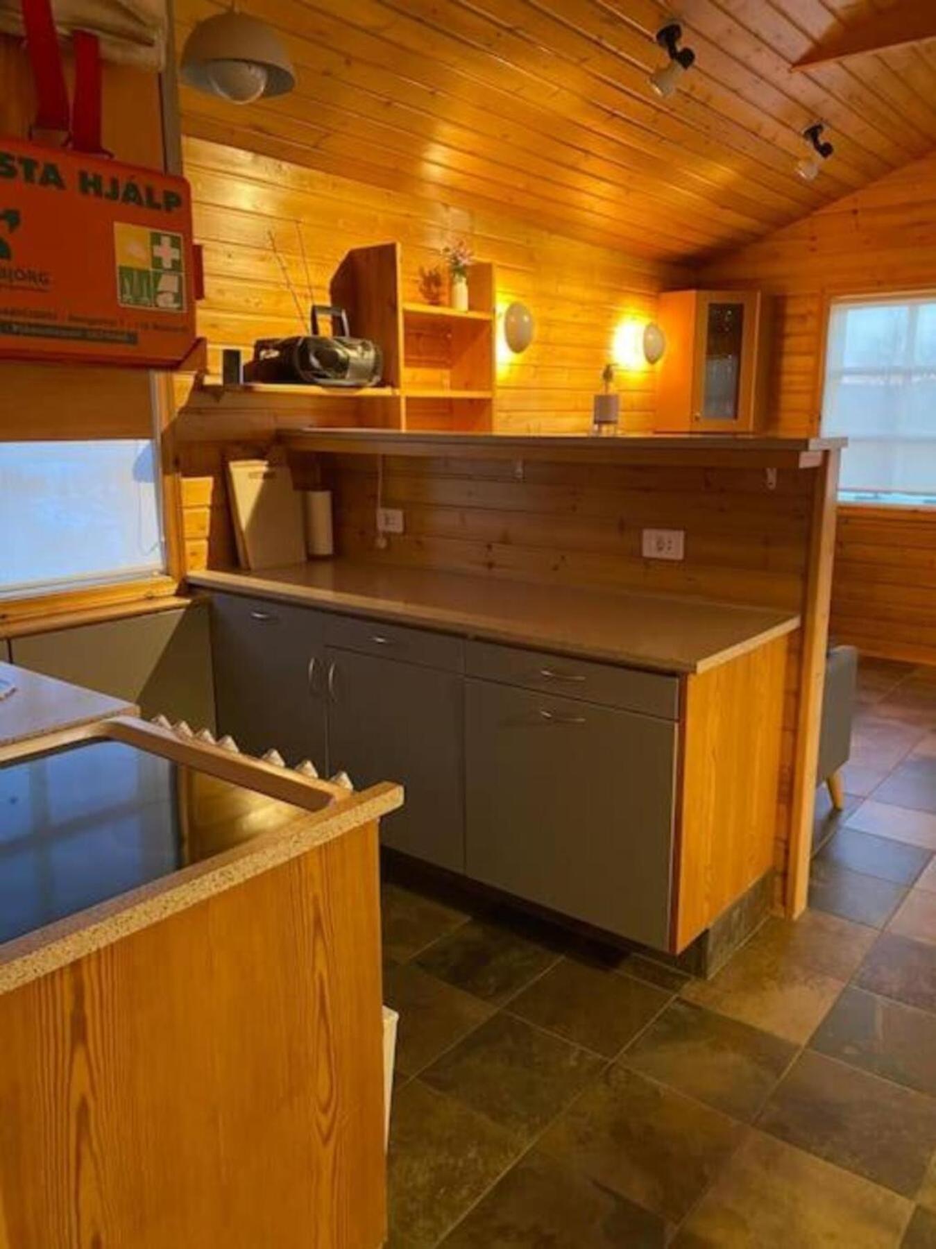 Cozy 2 Bedroom Cottage With Hot Tub アークレイリ エクステリア 写真